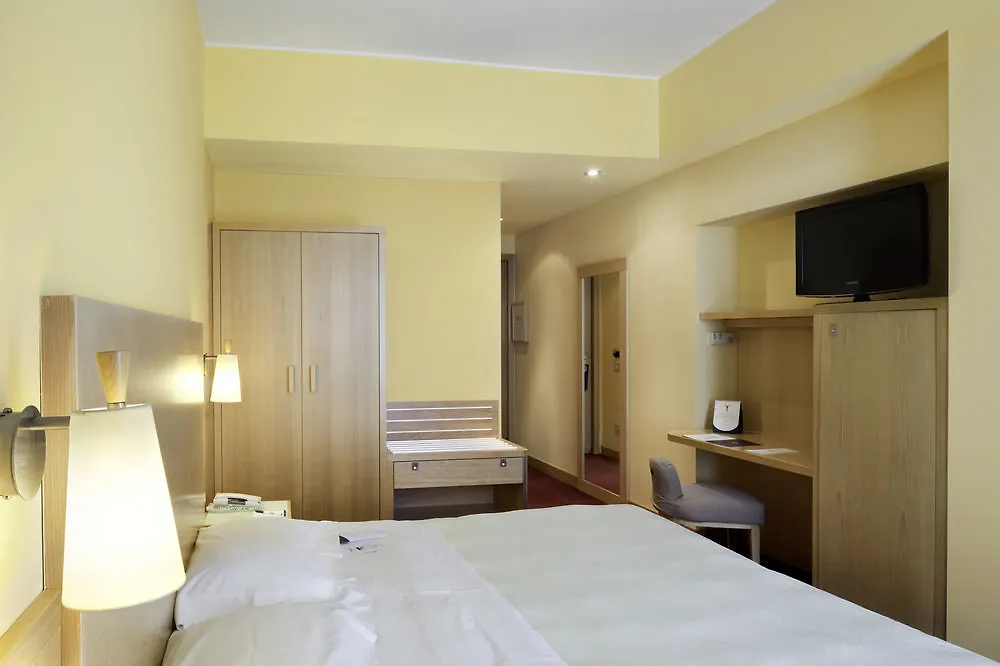 Hotel Tocq Milán 4*,  Italia